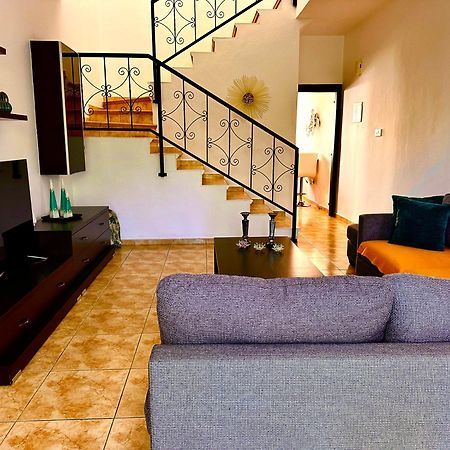 Nanas Vacation House Paphos ภายนอก รูปภาพ