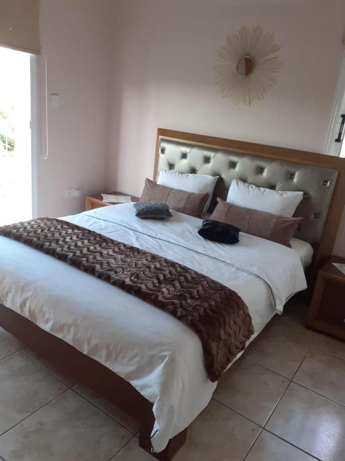 Nanas Vacation House Paphos ภายนอก รูปภาพ