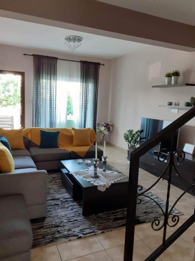 Nanas Vacation House Paphos ภายนอก รูปภาพ