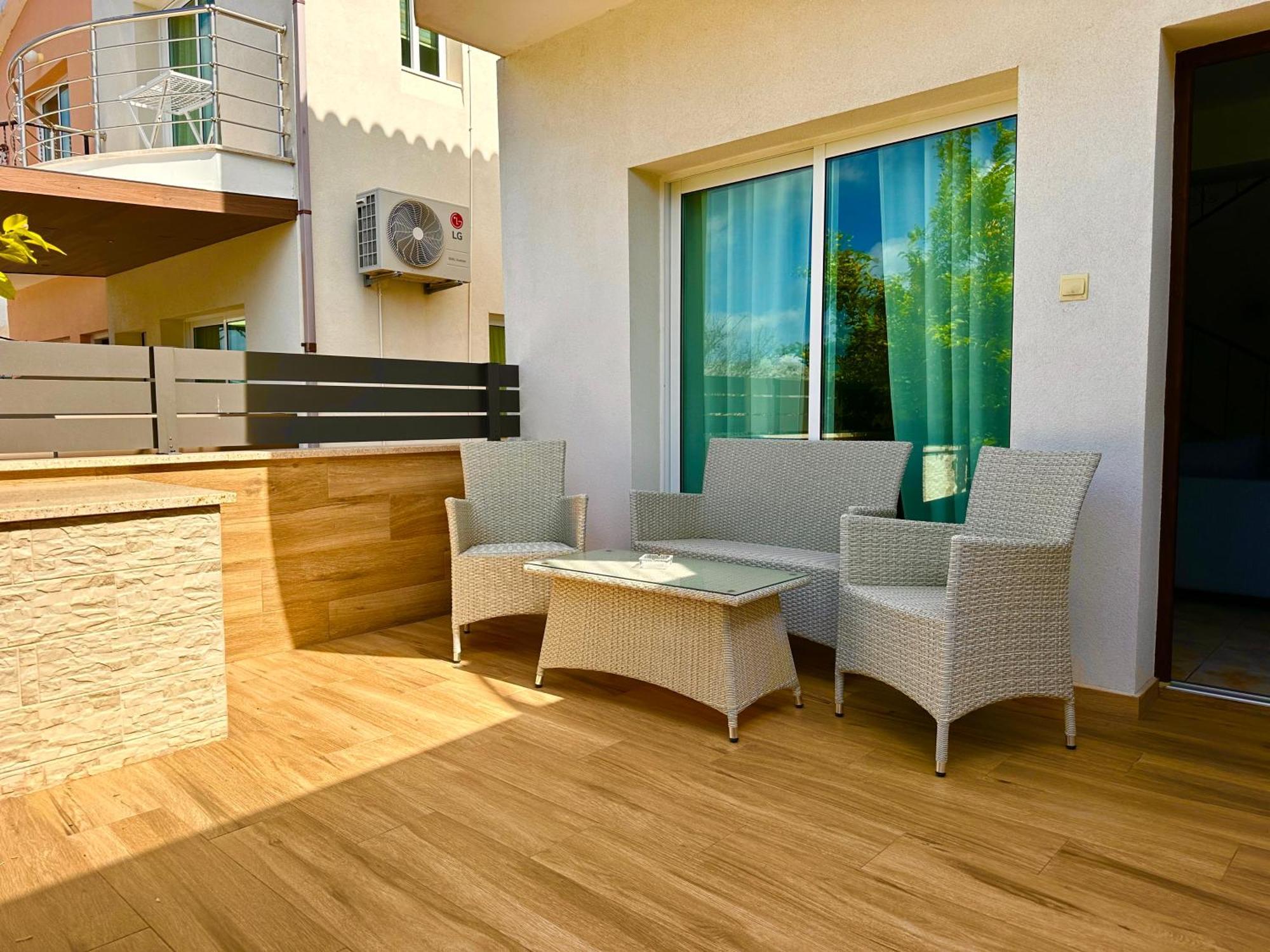 Nanas Vacation House Paphos ภายนอก รูปภาพ